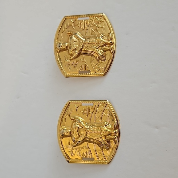 GOLDTONE Large Oriental Pierced Earrings - Picture 1 of 5